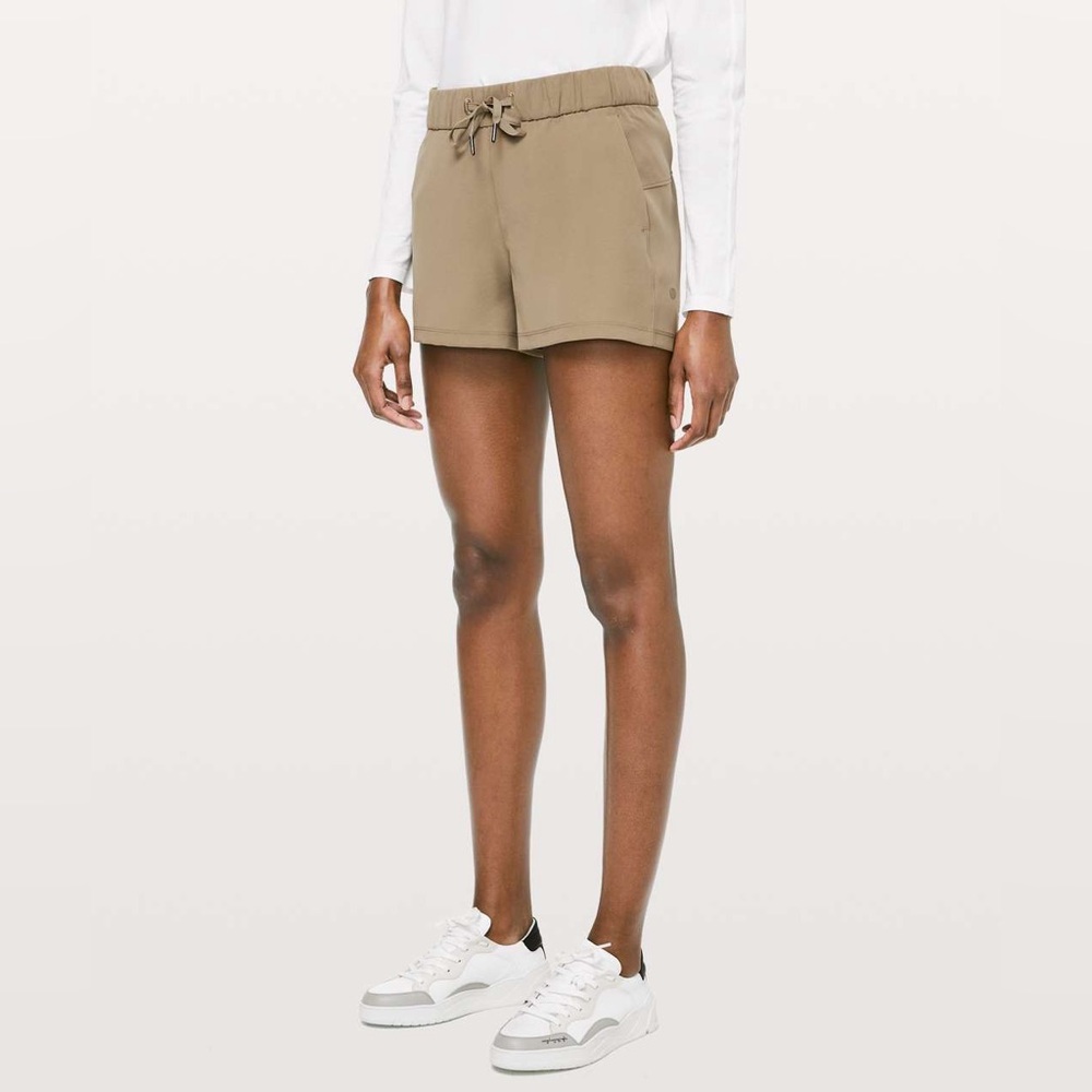 Lululemon On The Fly Short *Woven *2.5" Frontier size 2 - Picture 2 of 11